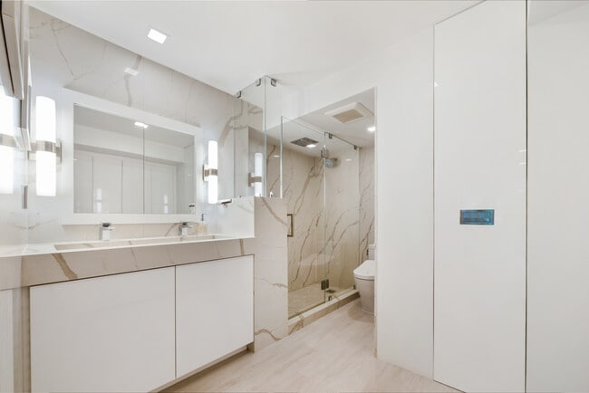 Building Photo - 2901 S Bayshore Dr