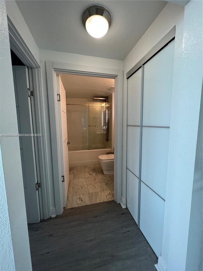 Building Photo - 500 NE 29th St