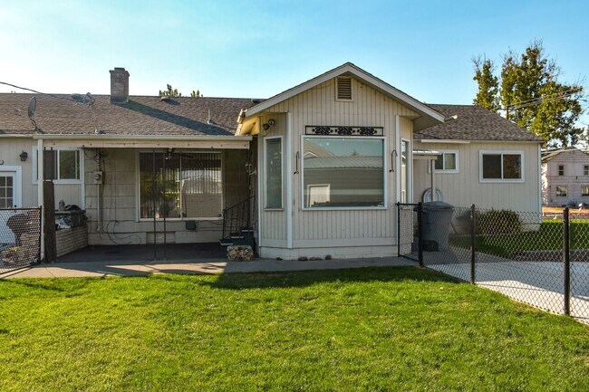 Building Photo - McPherson Duplex