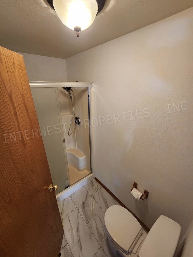 Building Photo - 4+ Bedroom Tigard Home With a Beautiful Vi...