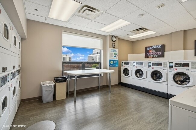 Building Photo - 1250 N Dearborn St