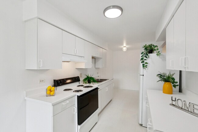 Building Photo - 2650 Brookwood Way Dr