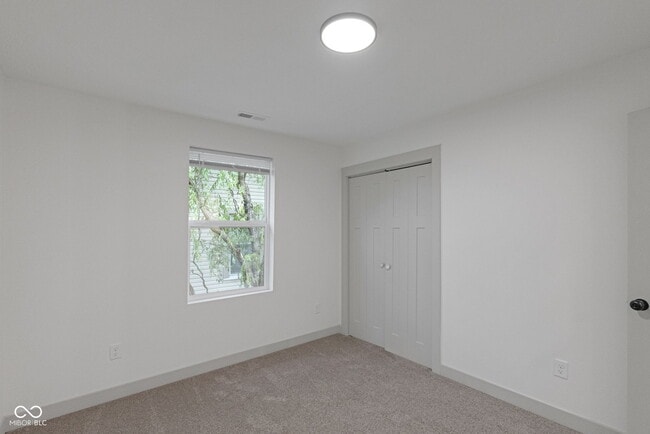 Building Photo - 35 S Bradley Ave