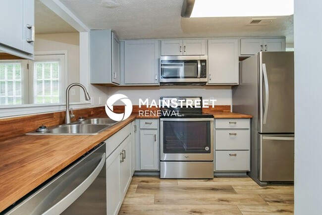 Building Photo - 640 Cornerbrook Ln