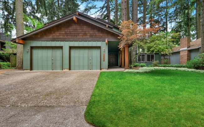 Building Photo - 3841 SE Madsen Ct