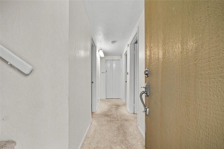 Building Photo - 2304 Woodland Dr