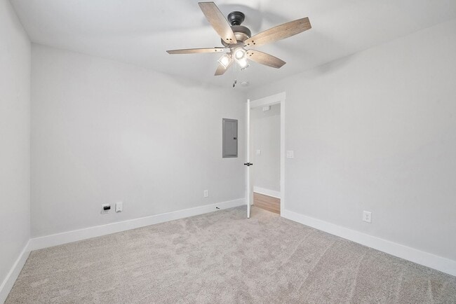 Building Photo - 205 Maple St