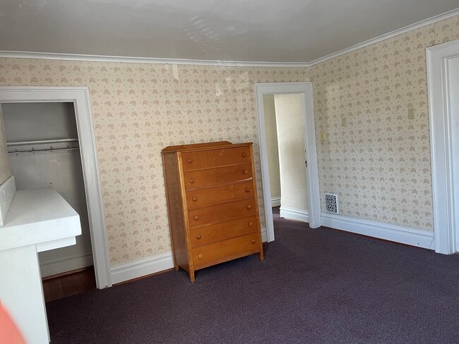 Building Photo - 126 College Ave