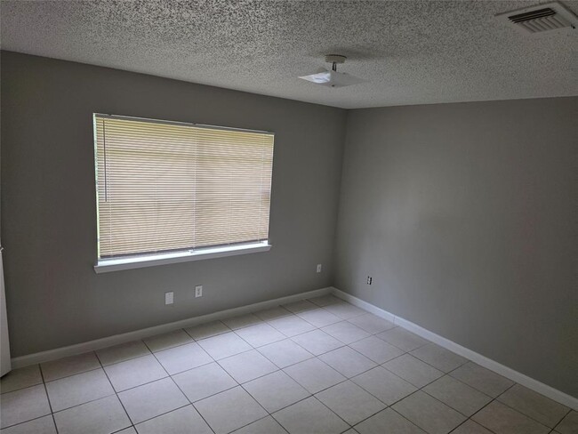 Building Photo - 5526 Farley Dr