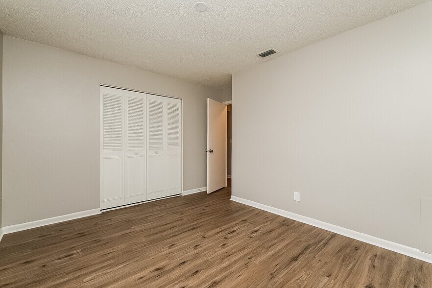 Building Photo - 9350 Bayside Ct