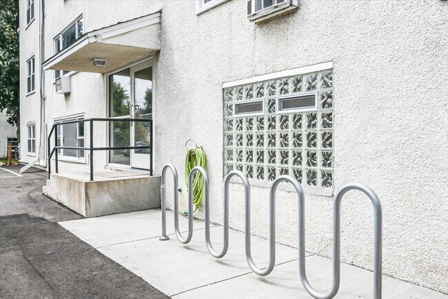 Building Photo - 401 Ridgewood Ave
