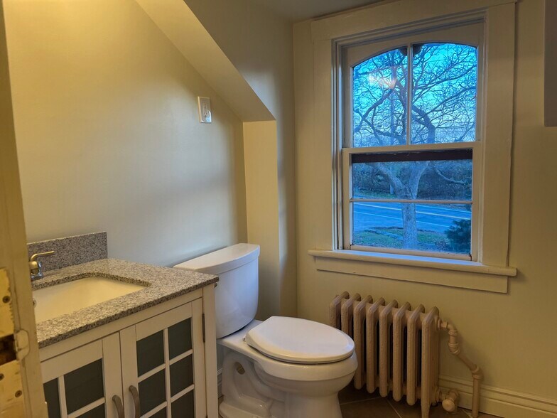 Building Photo - 711 Union St