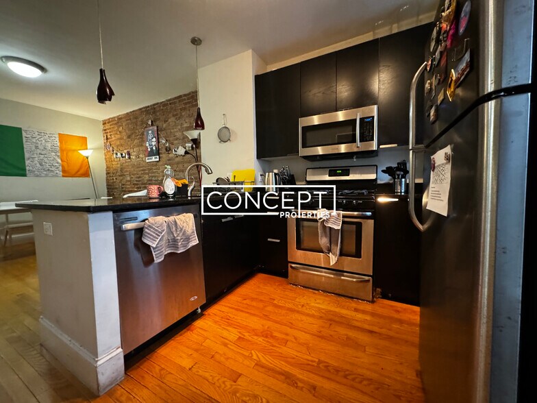 Primary Photo - 14 Parker Hill Ave