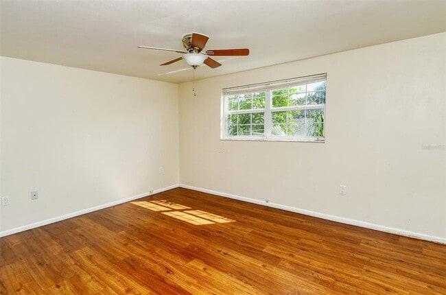 Building Photo - 3137 Lockwood Terrace