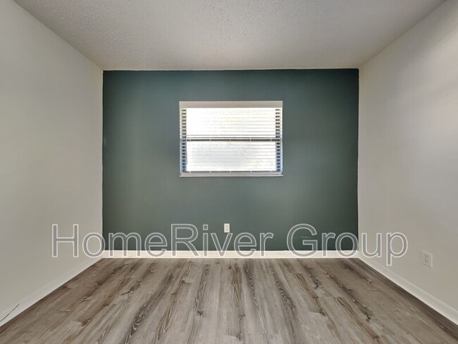 Building Photo - 13305 W Newberry Rd