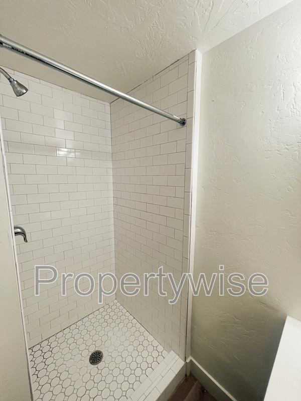 Building Photo - 759 E Scott Ave