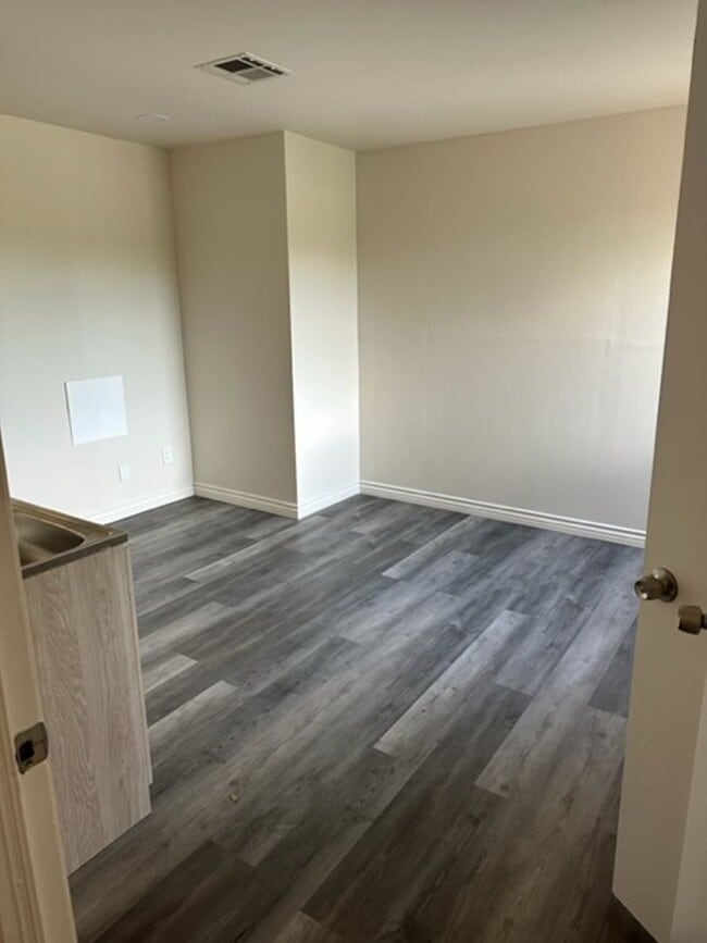 Building Photo - KLUMP6003 - 6003 Klump Avenue/11231 Oxnard...