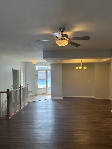 Building Photo - 3548 Oakmont Dr