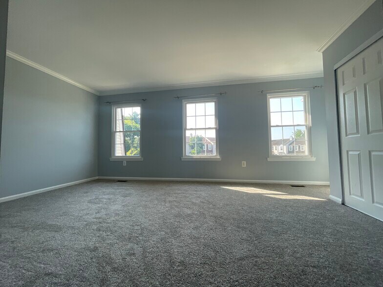 Building Photo - 6802 Cottingham Ln