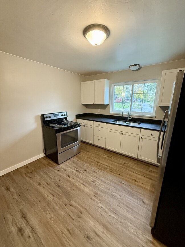 Building Photo - 4607 Channing Ln