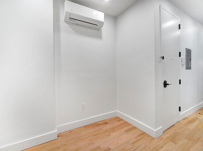 Building Photo - 151 Williams Ave