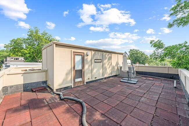 Building Photo - 3 Bedroom Townhome W/ Uptown Views (Coming...