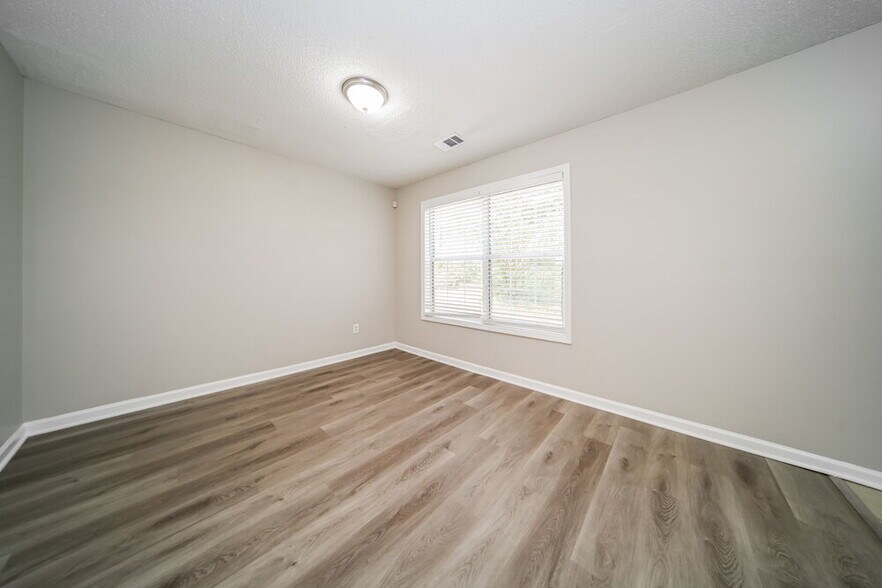 Building Photo - 7130 Ravenwood Ln