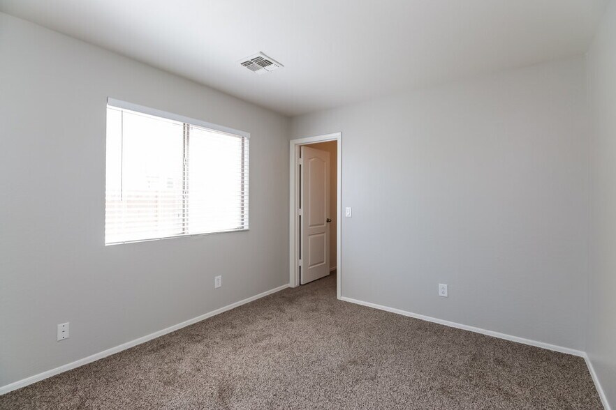 Building Photo - 21868 W Mohave St