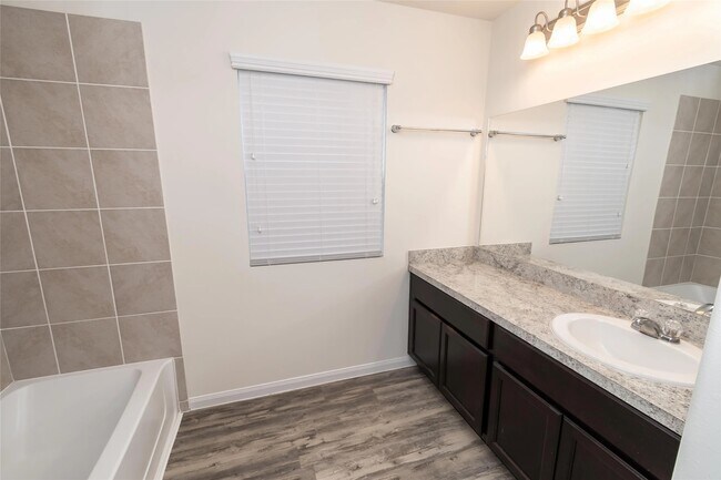 Building Photo - 2519 Montecito Ln