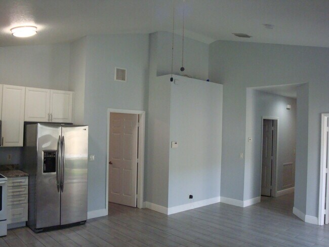 Building Photo - 317 Jennings Ave