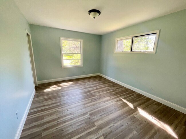 Building Photo - Charming 3 BR/2BA Home in Eastover District