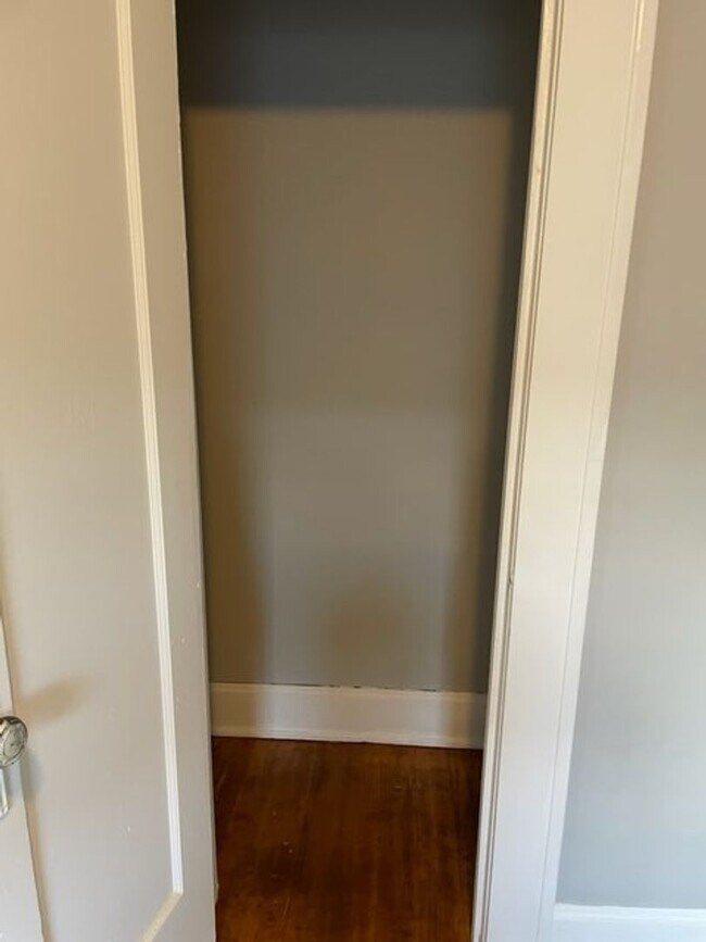 Building Photo - 2 Bed 1 Bath House-PRE LEASING Available N...