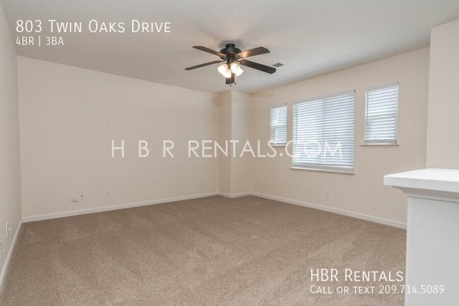 Building Photo - 803 Twin Oaks Dr