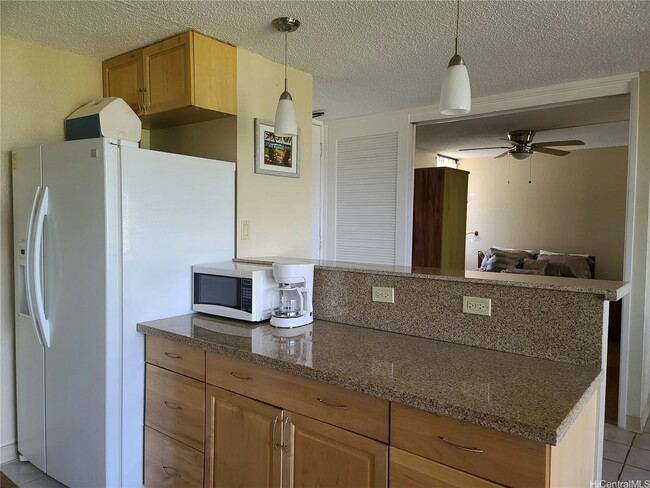 Building Photo - 320 Lili?uokalani Avenue