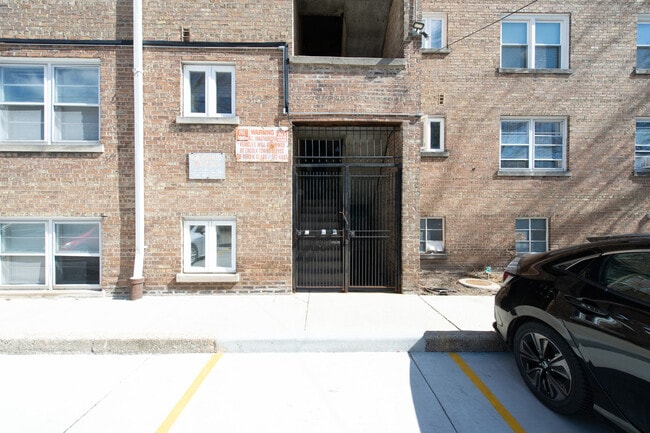 Building Photo - 524 Michigan Ave