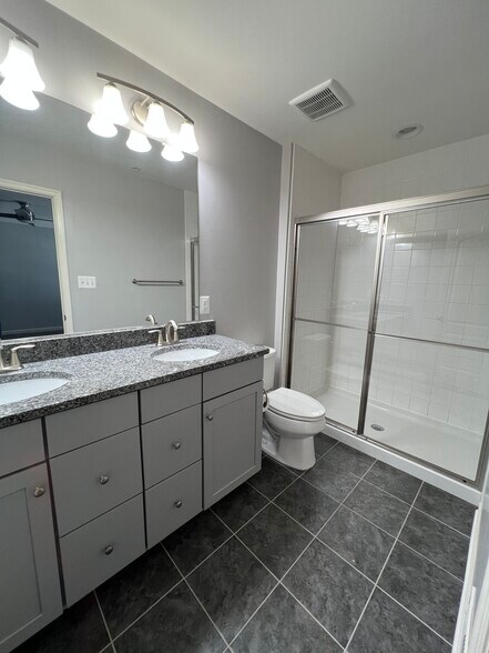 Primary Bathroom - 7926 Quidditch Ln