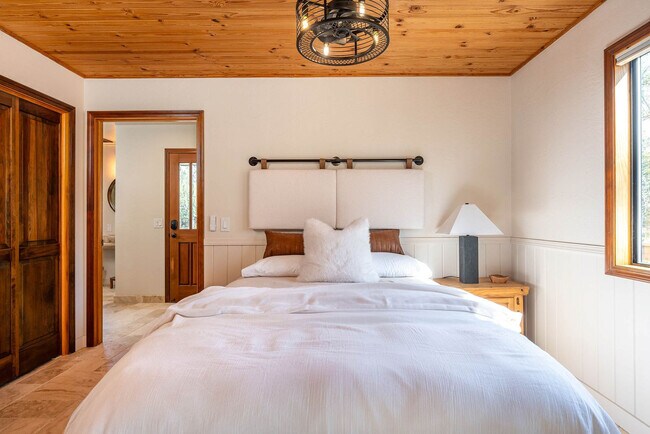 Building Photo - 43620 Washburn Dr