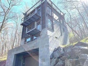 Building Photo - 428 Harbor Rd