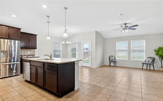 Building Photo - 4 bedroom 2 bathroom house! HOUSING ACCEPTED! MOVE-IN SPECIAL!!