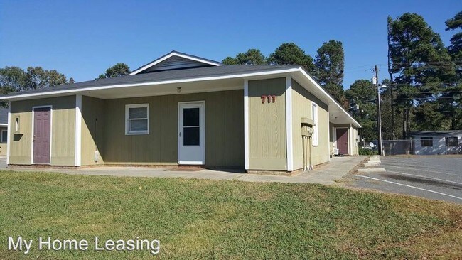 Primary Photo - 2 br, 1 bath House - 713 Castle Rd Apt A