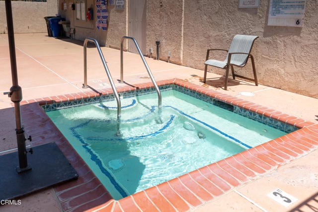 Building Photo - 985 Hawthorne Ln