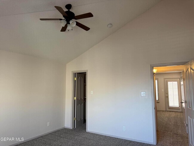 Building Photo - 317 Zenith Dr