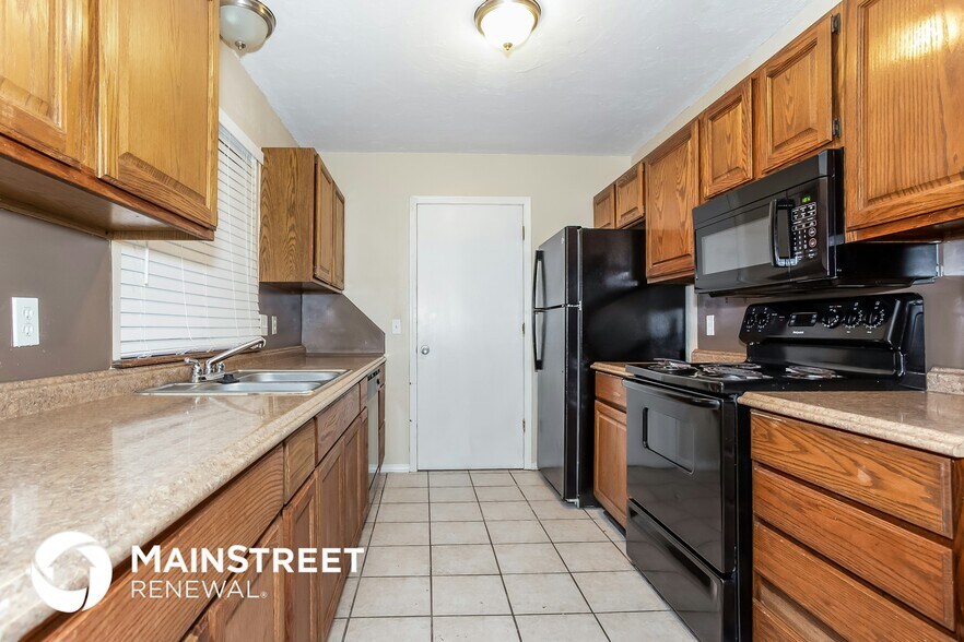Building Photo - 9313 S Land Ave