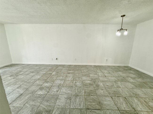 Building Photo - 2830 S Bartell Dr