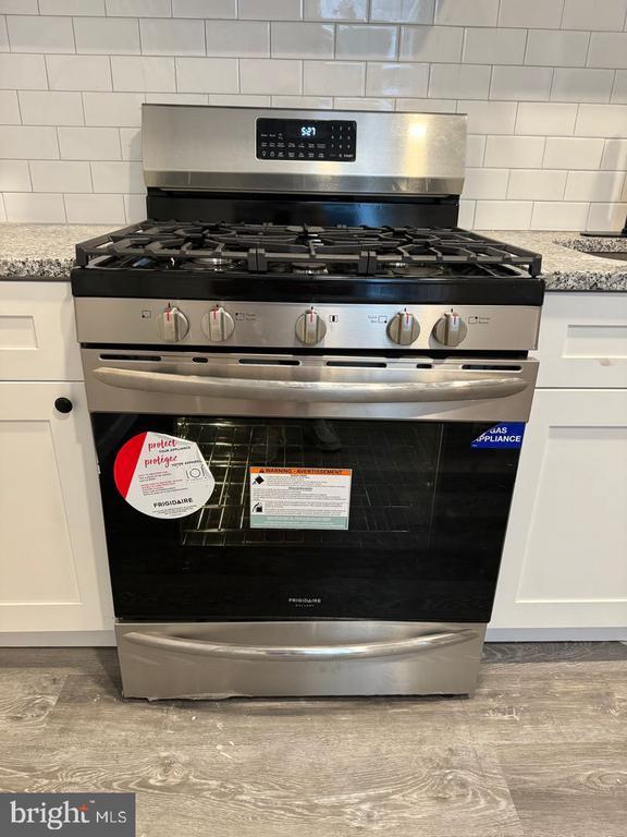 Building Photo - 2416 N Hollywood St