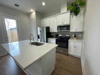 Building Photo - 835E Dorchester St