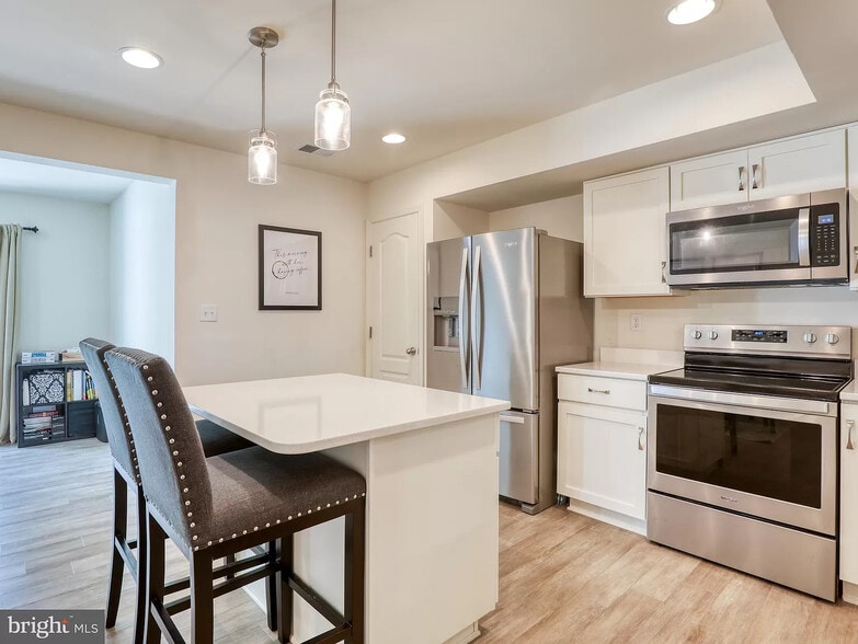 Building Photo - 658 Thumper Dr