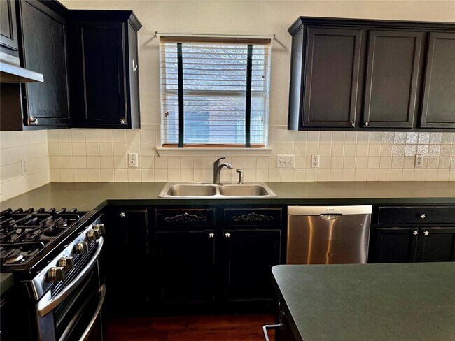 Building Photo - 808 Sunflower Dr