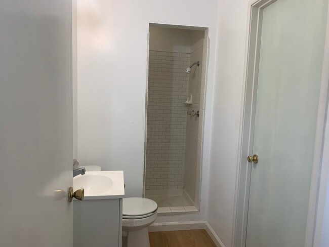 Building Photo - Newly renovated 3 bedroom 2 bath home in C...