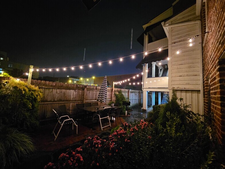courtyard in rear shared - 308 E Leigh St